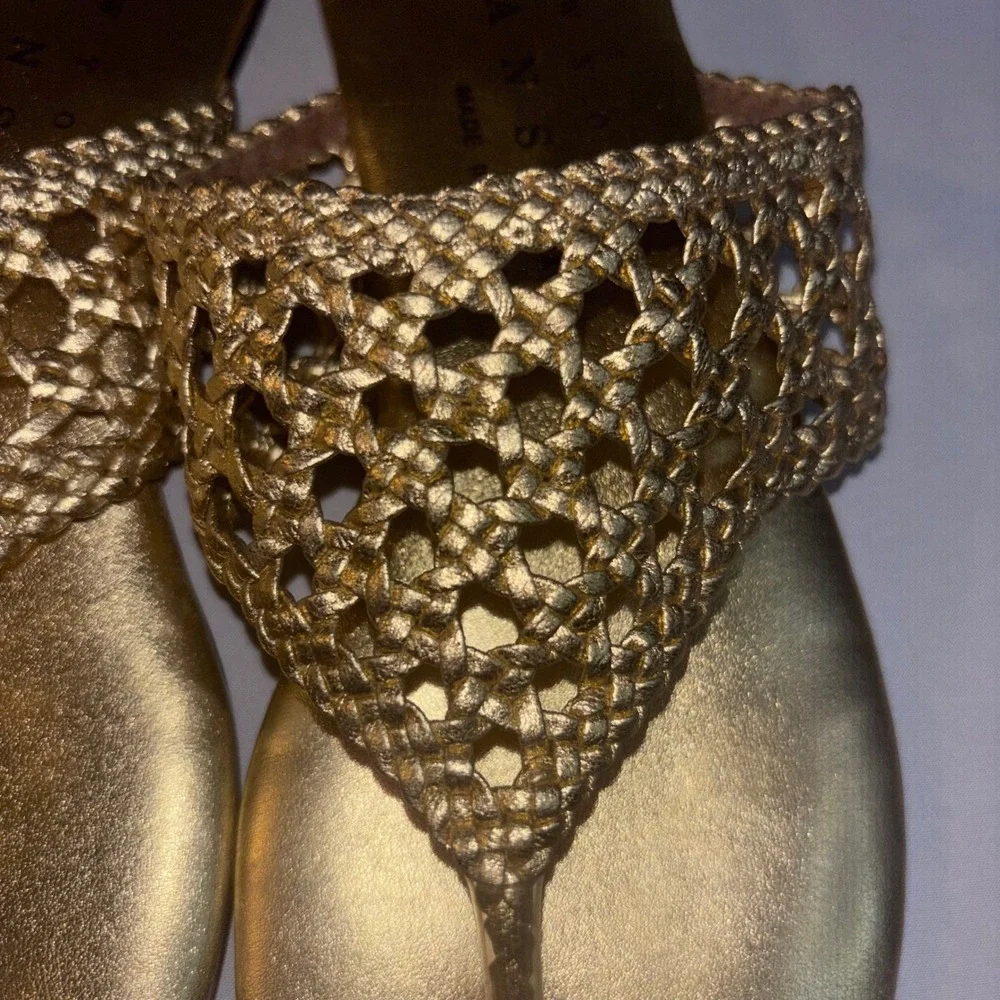 New York Transit Womens Size 8 Gold Woven Thong Sandals Metallic Flat Slides